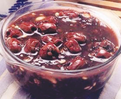 龙眼红枣黑米粥-坐月子食疗